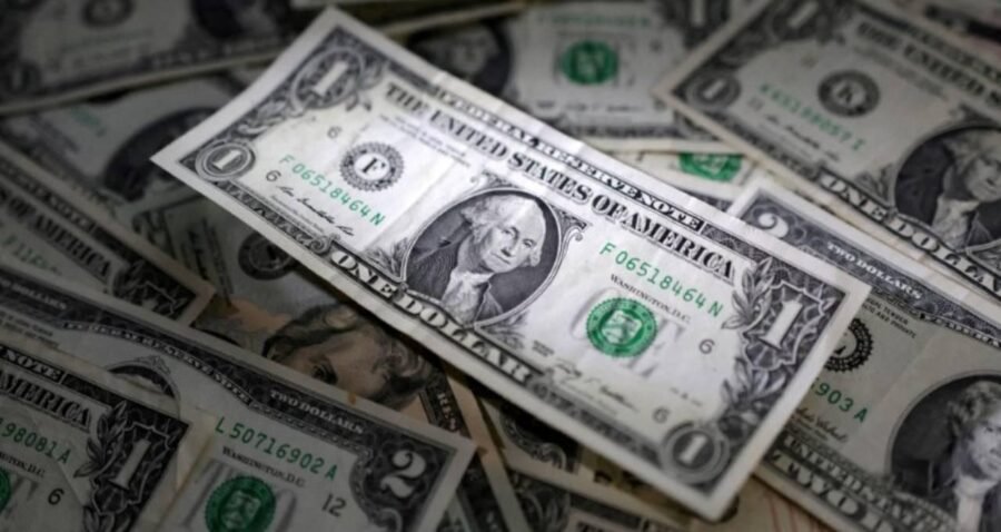 El dólar se fortalece en el mundo