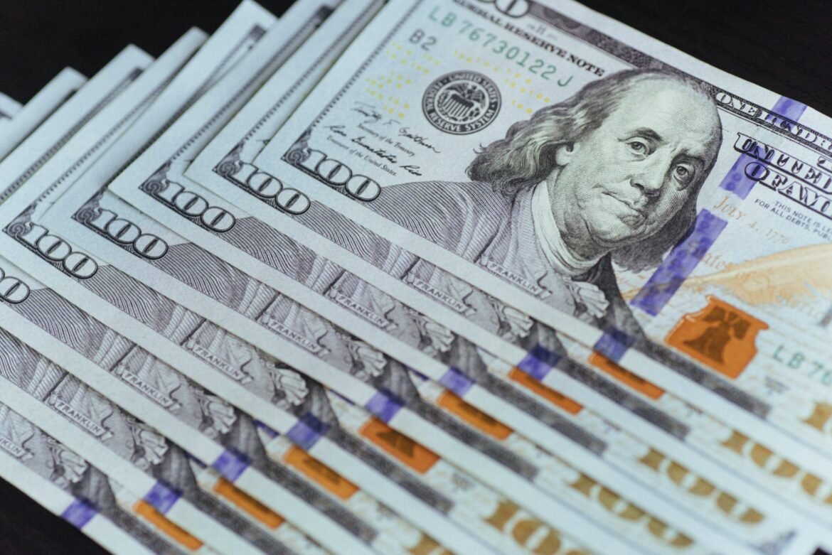 El dólar blue bajó en el cierre de este 21 de noviembre y el Banco Central volvió a comprar reservas